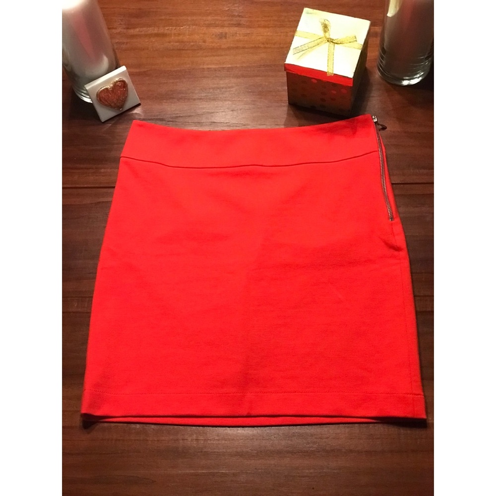 Banana Republic Coral Pencil Skirt 🖤